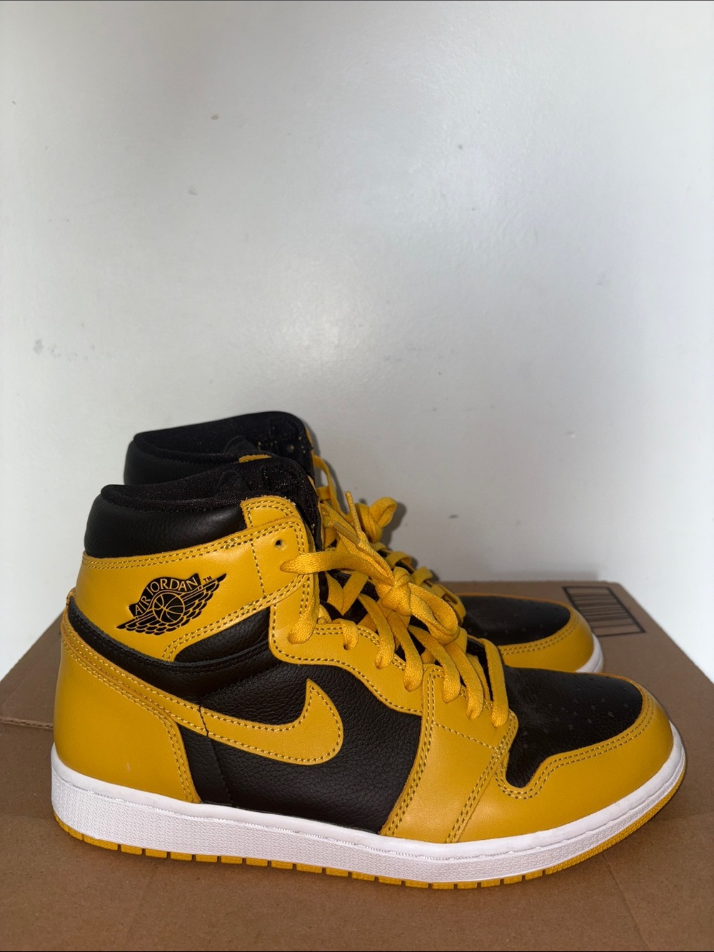 Jordan 1 “Pollen” Men’s High-Top Sneakers size 10.5